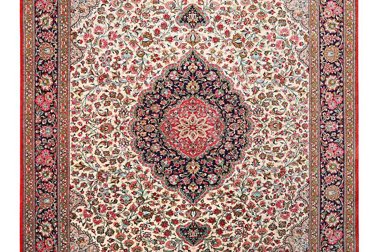 A silk Quum carpet, c. 292 x 199 cm.