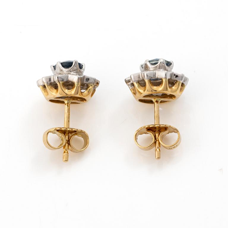 Örhägen, carmosé. 18K guld med safirer och små åttkantslipade diamanter.