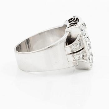 Ring 18K vitguld med runda briljant- och gammalslipade diamanter.