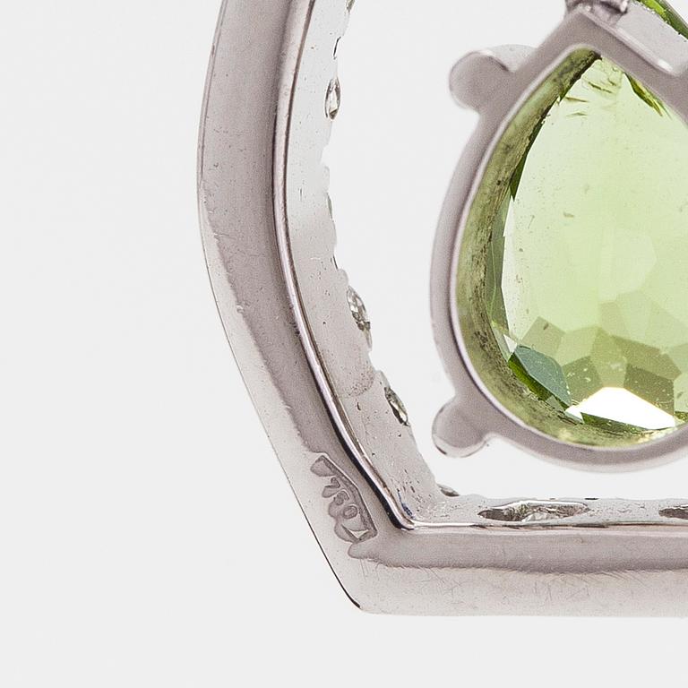 An 18K white gold necklace, with a pear-shaped peridot and diamonds totalling approximately 0.44 ct.