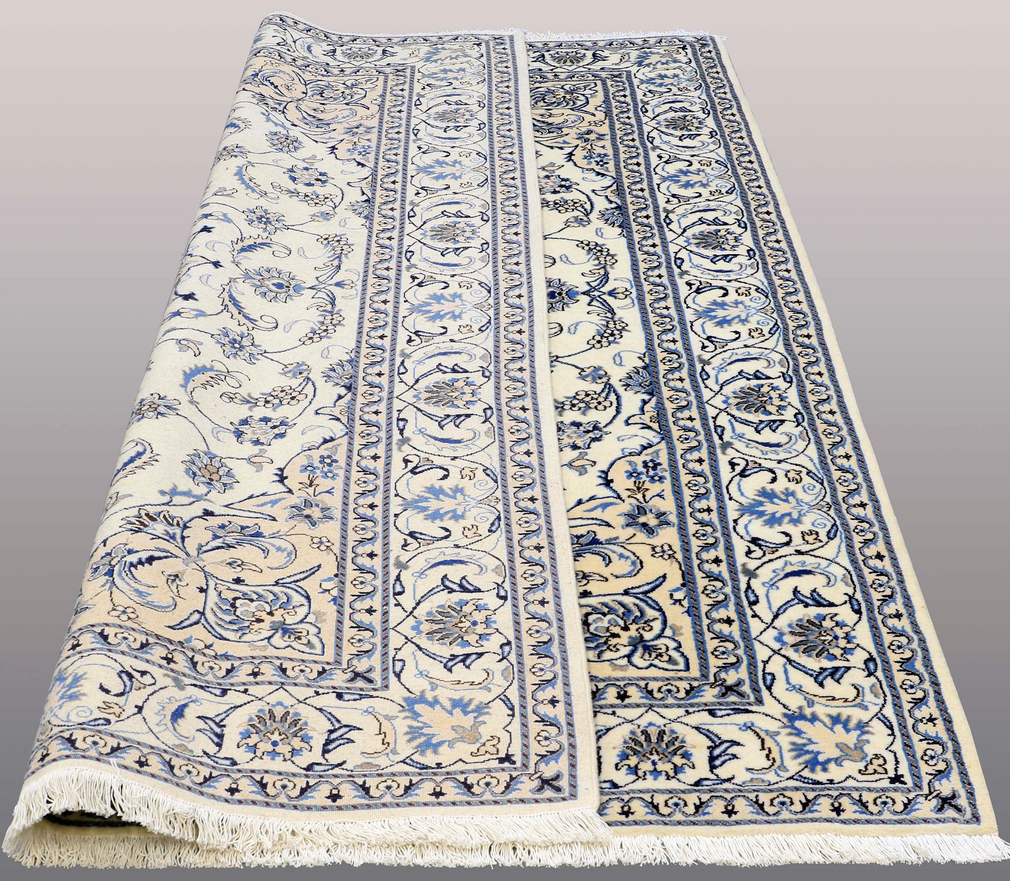 A CARPET, Nain, ca 295 x 203 cm.