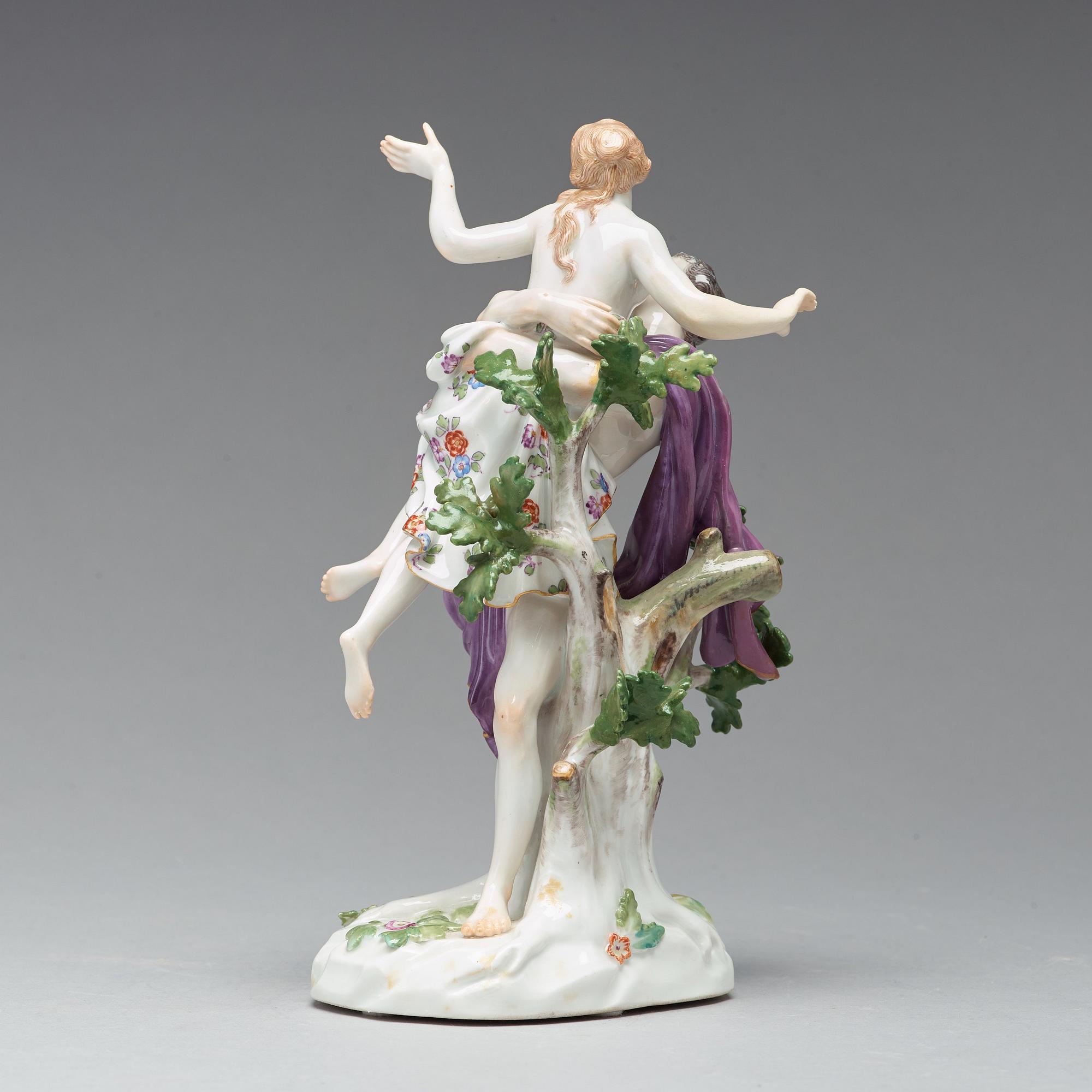 FIGURIN, porslin. "Boreas och Oreithyia". Meissen, tidigt 1900-tal.