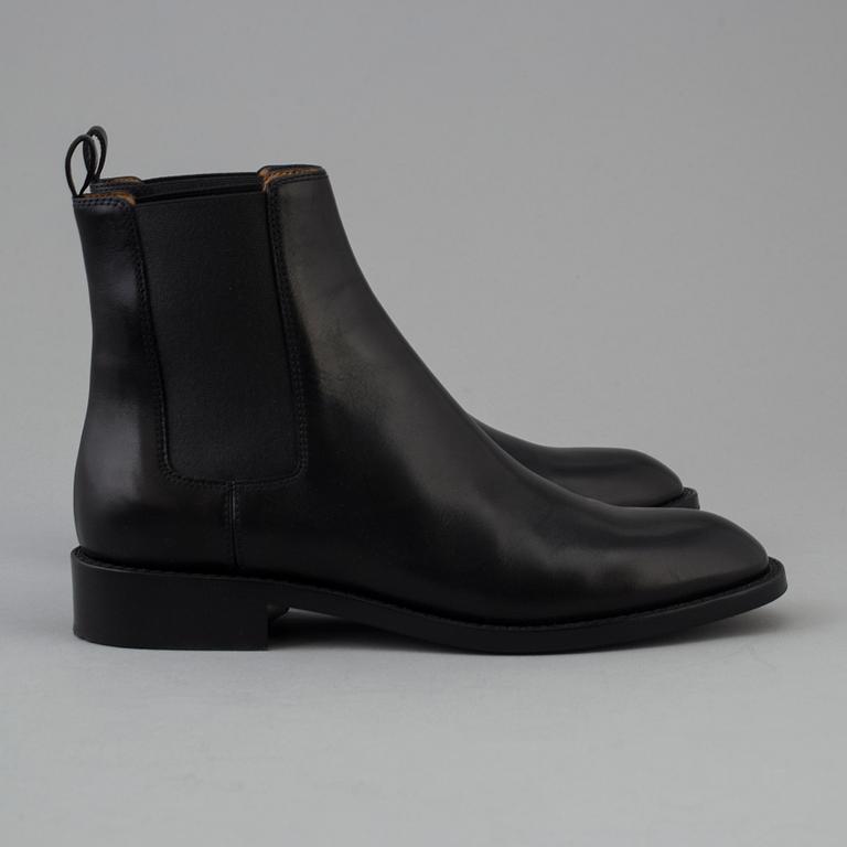 Black leather boots by Yves Saint Laurent.