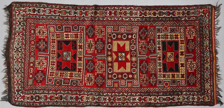 MATTA, Kordi, troligen semiantik. 265 x 145 cm.