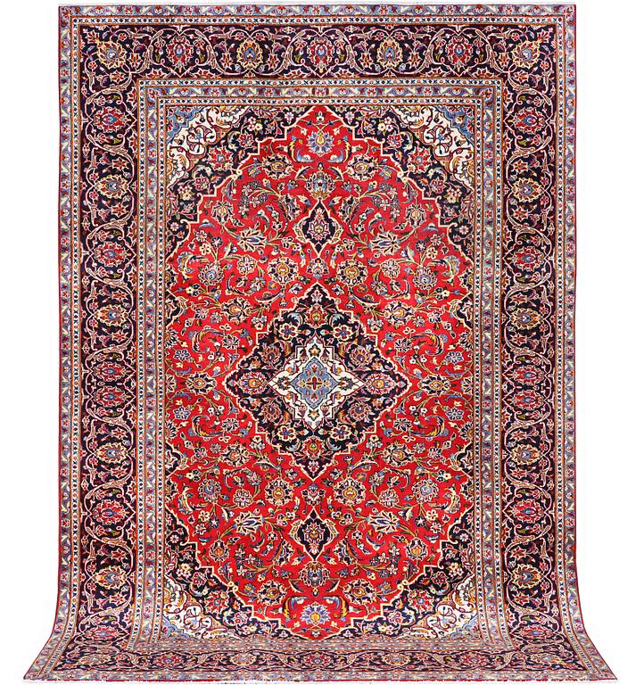 A Kashan carpet, c. 297 x 189 cm.