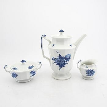 A 28 pcs coffee service "Blå Blomst" Royal Copenhagen.