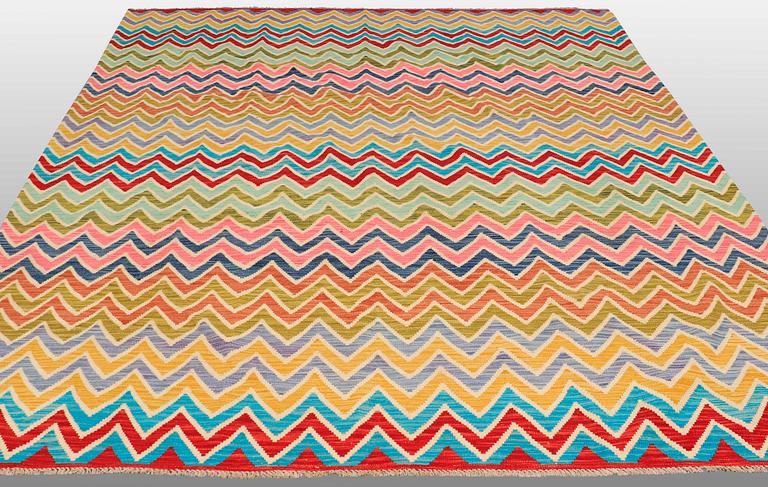 CARPET, Kilim, ca 347 x 260 cm.