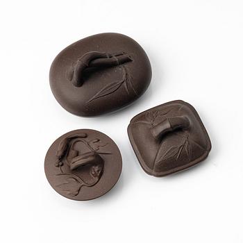 A group of three Chinese yixing teapots, 1980s.