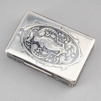 DOSA, silver, Paris, 1800-talets första hälft. Vikt ca 68 gram.
