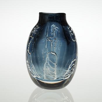An Edvin Öhrström Ariel glass vase, Orrefors 1954.