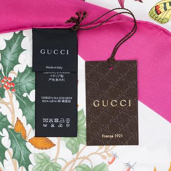 Gucci, a 'Flora' twill silk scarf.