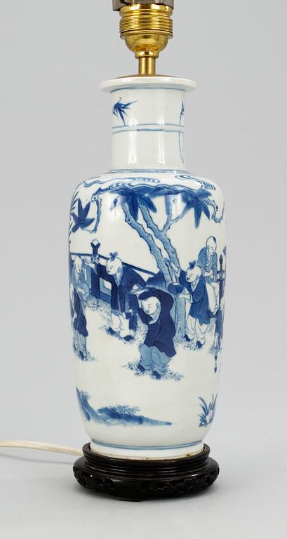 ROLEAUVAS, porslin. Qing dynastin, 1800-tal.