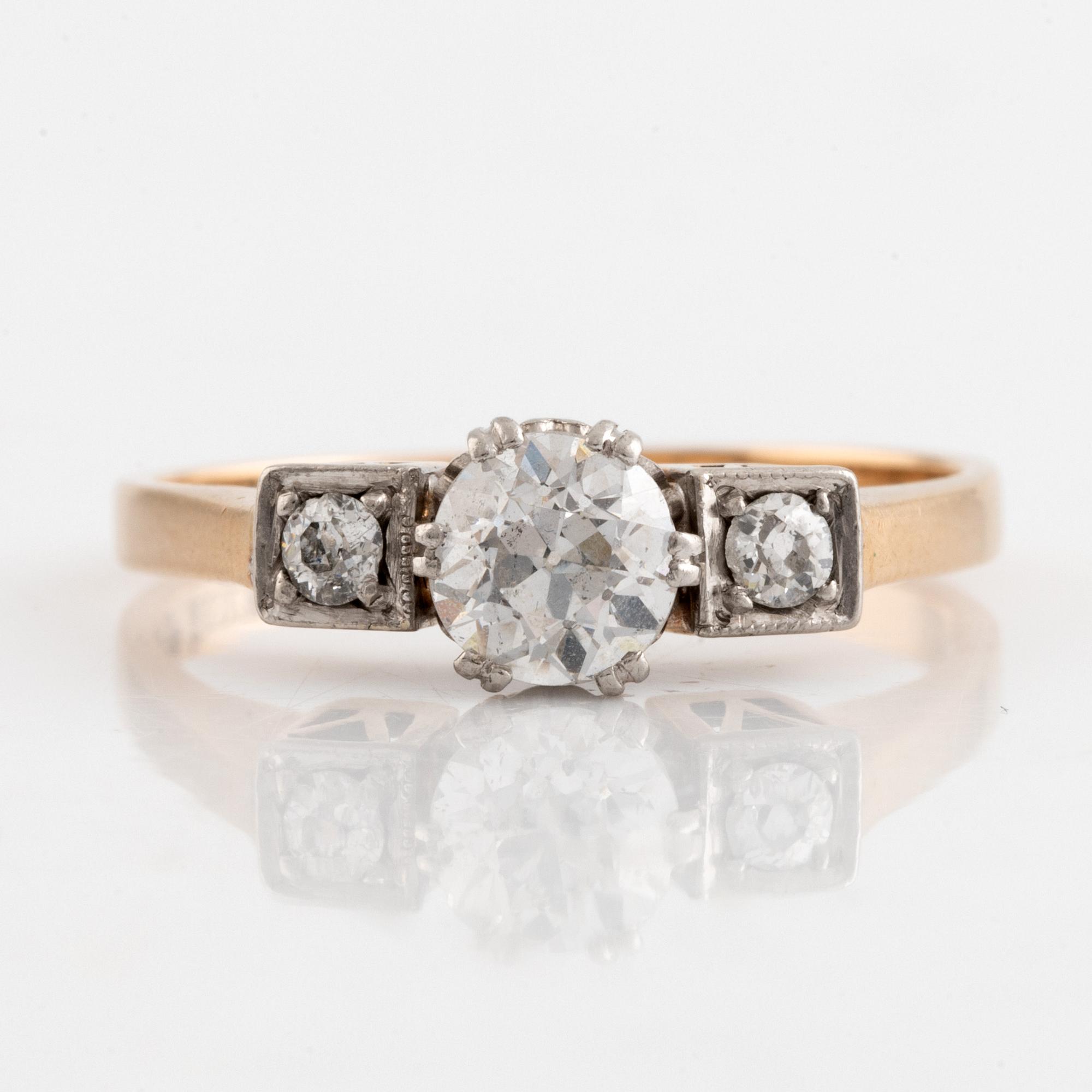 Ring, 18K guld med gammalslipade diamanter.