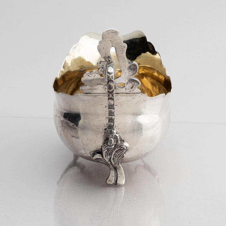 Mikael Hammarberg, gräddsnäcka, silver, (verksam 1758-1789 (90)) Härnösand. Rokoko.
