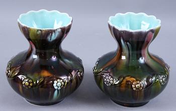 VASER, ett par, samt SKÅLAR, ett par, flintgods, Rörstrand.