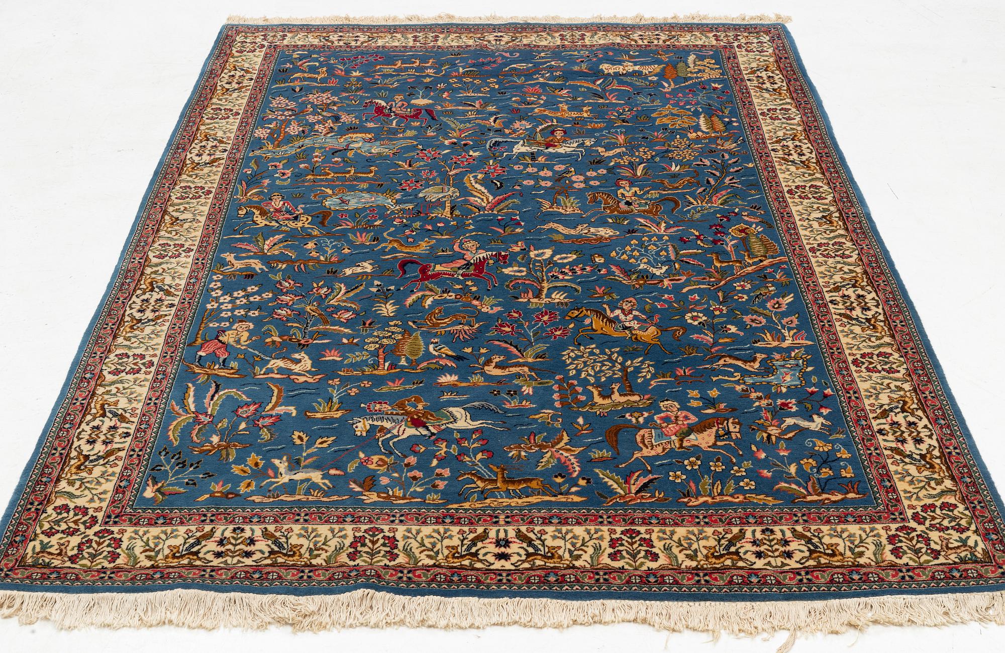 An oriental carpet, circa 274 x 186 cm.