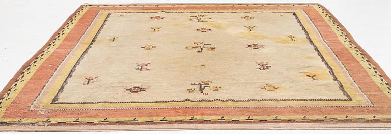 Märtha Gahn, Rug. Flossa, approx. 309 x 252 cm signed MG.