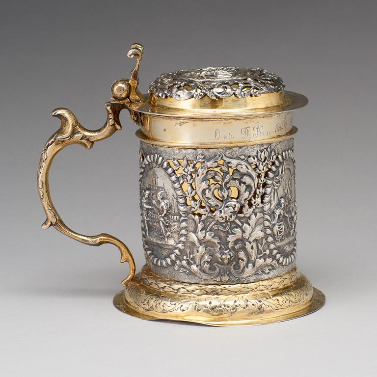 A German 17th century parcel-gilt silver tankard, marks of Israel Thelott, Augsburg (1654-1696).