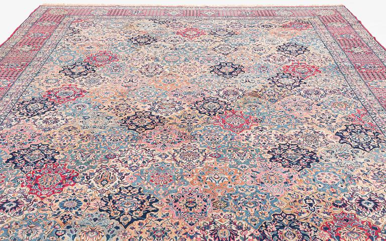 A semi-antique Kerman carpet, of Safavid 'vase' design, ca 484 x 291 cm.