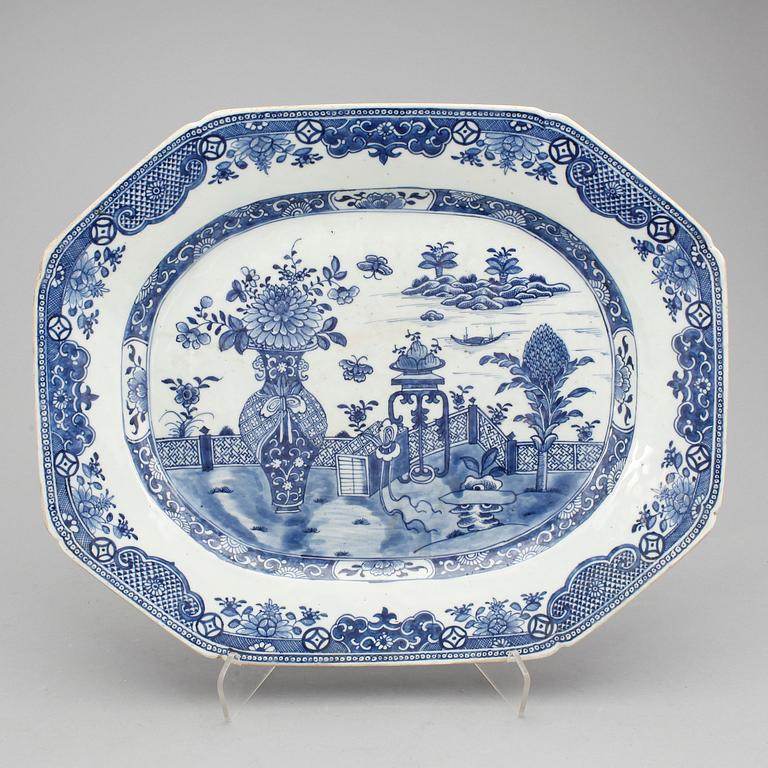 STEKFAT, porslin, Kina, Qianlong (1736-95).