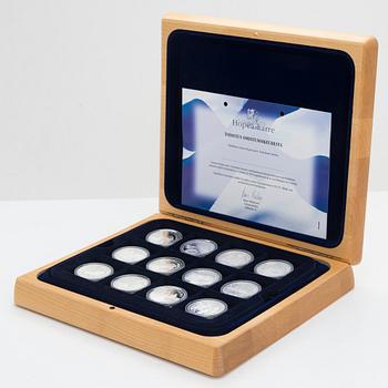 Suomen Hopea-aarre, a set of 36 sterling silver commemorative medals for Rahapaja Oy.