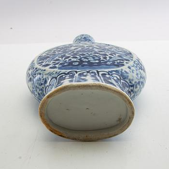 Pilgrim vase China circa 1900 porcelain.