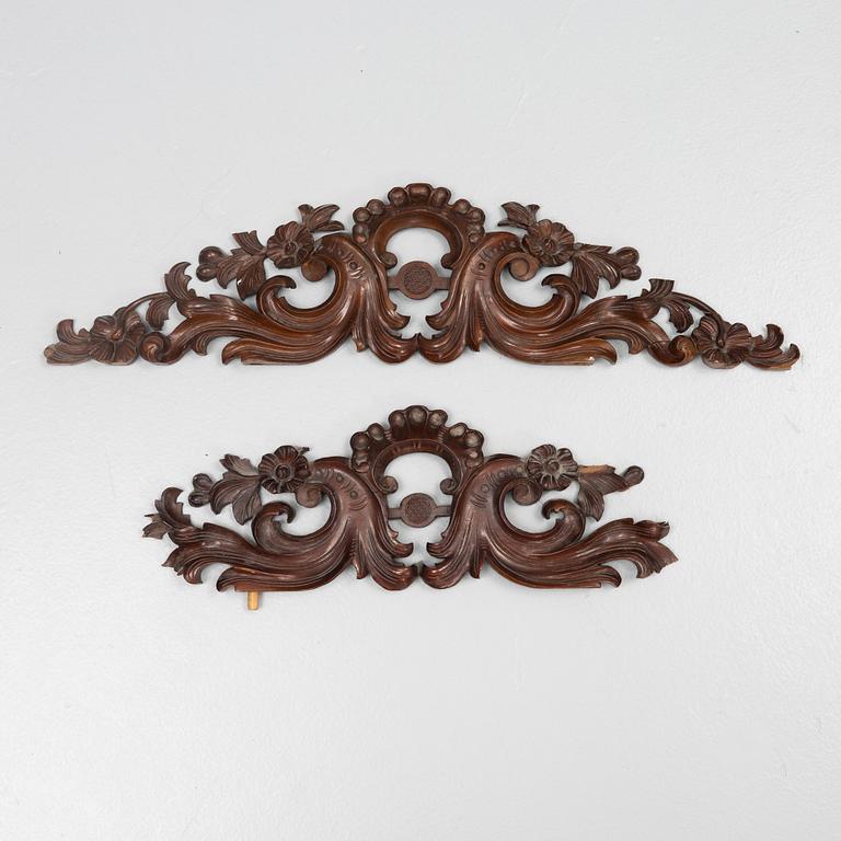 Bokhyllor, ett par, omkring år 1900.