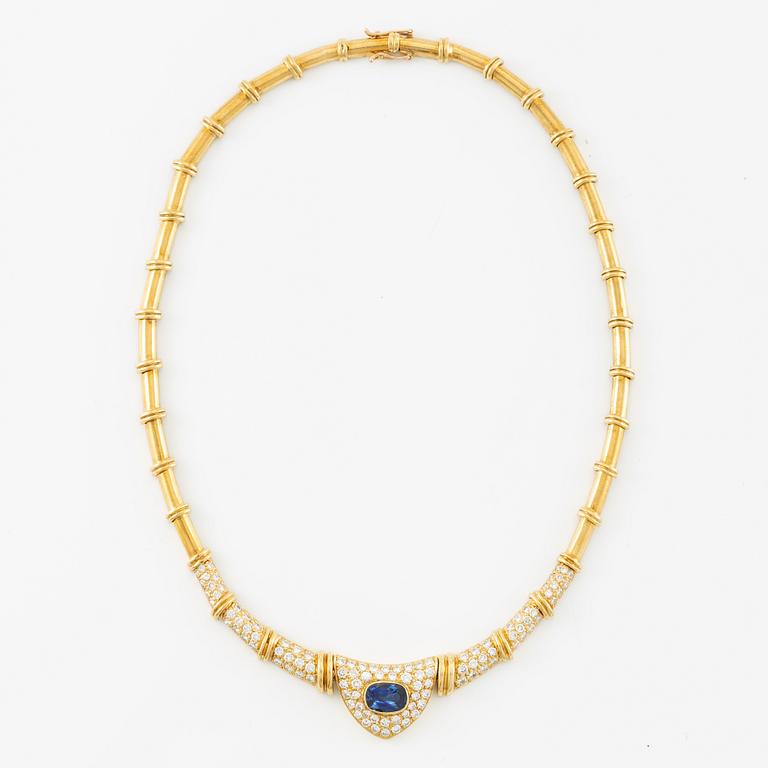 Collier 18K guld med safir och briljantslipade diamanter.
