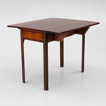 A late gustavian mahogny table.