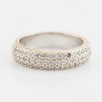 Alliance ring in white gold with small brilliant-cut diamonds.