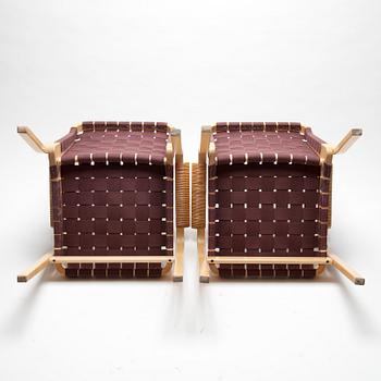 KARMSTOLAR, ett par, modell 45, Alvar Aalto, Artek. 1900-talets senare hälft.