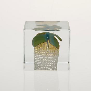 ÅRSKUB, glas, numerad 345/2000, signerad Oiva Toikka  Nuutajärvi 1986.