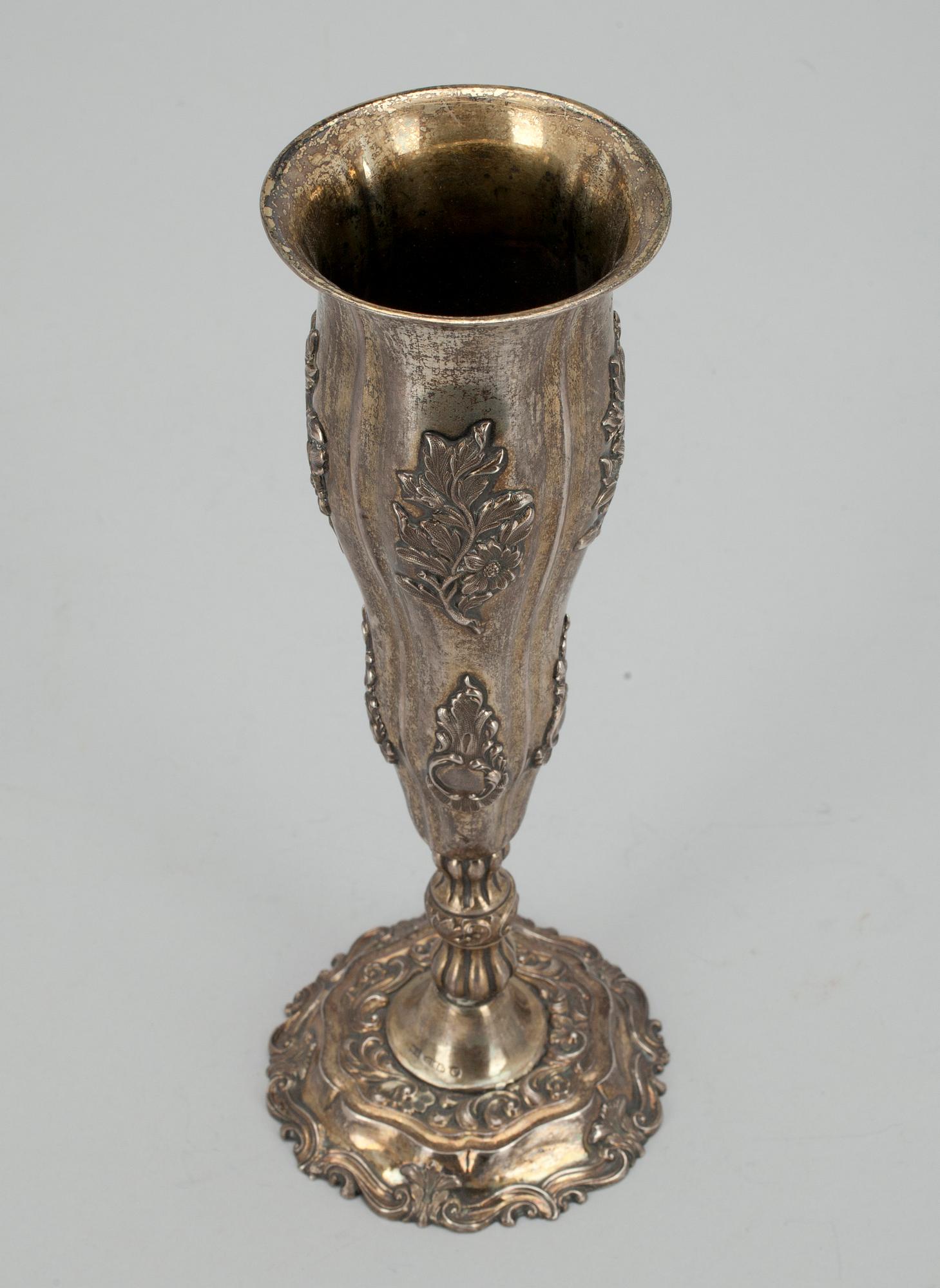 VAS PÅ FOT, silver, Carl Magnus Ståhle, S:t Petersburg Ryssland 1843. Vikt ca 248 g.