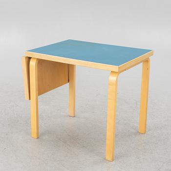 Alvar Aalto, drop-leaf table, model DL82, O.Y. Huonekalu- ja Rakennustyötehdas A.B., mid-20th century.
