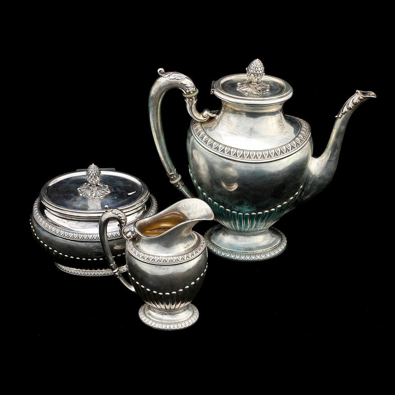 KAFFESERVIS, 3 delar, silver, empirestil, Carl Gustaf Hallberg, Stockholm, 1910-tal. Vikt 1250 g.