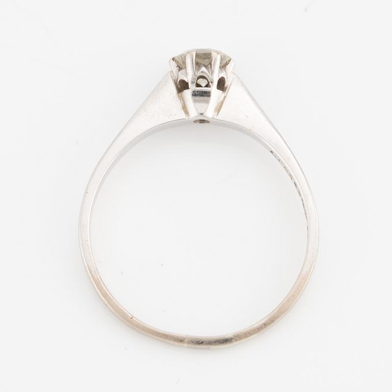 Ring, 18K white gold with brilliant-cut diamond.