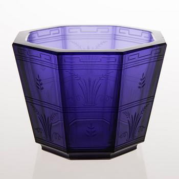 Göran Hongell, GÖRAN HONGELL, A 1930s cut glass bowl by Karhula.