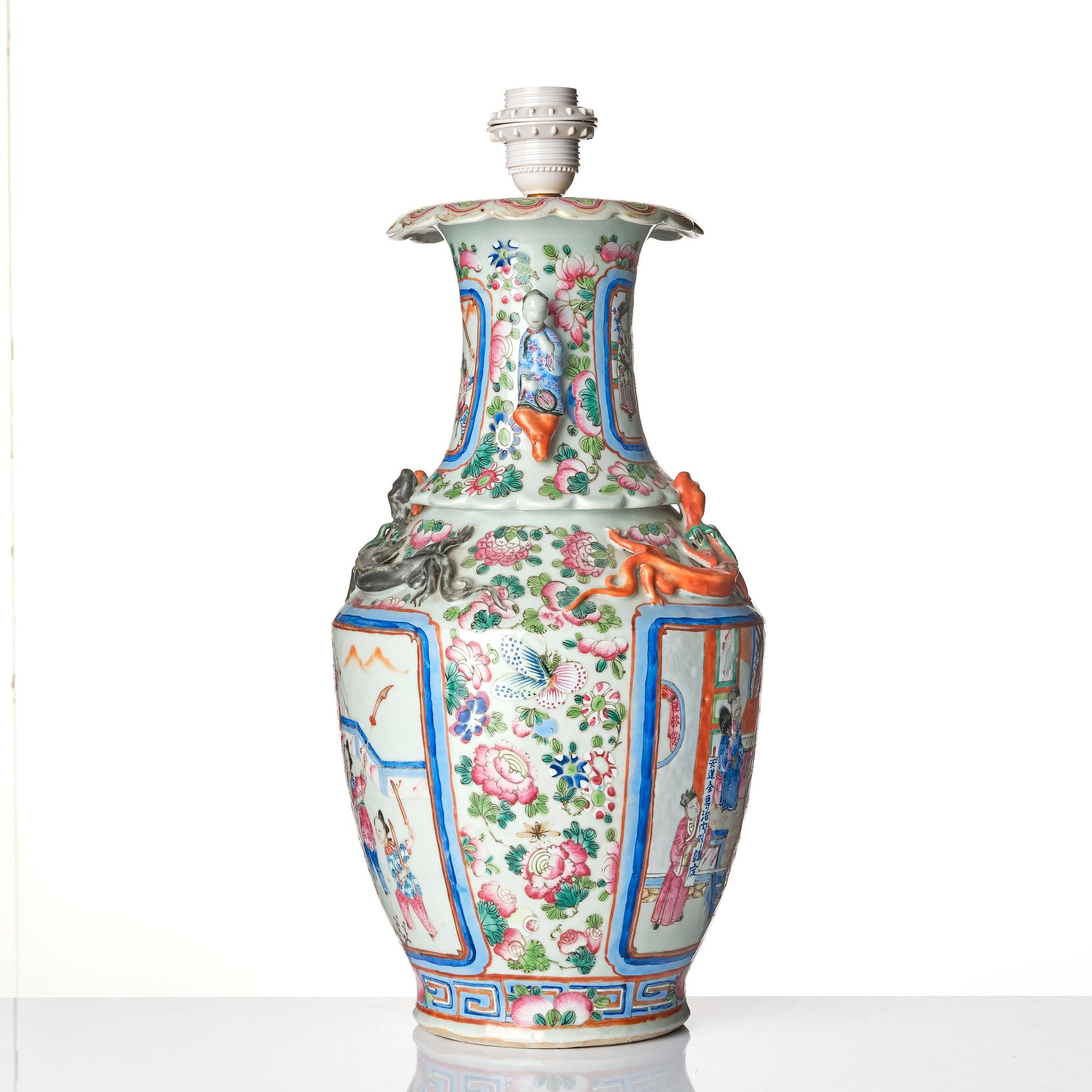 Vas, porslin. Qingdynastin, 1800-tal.