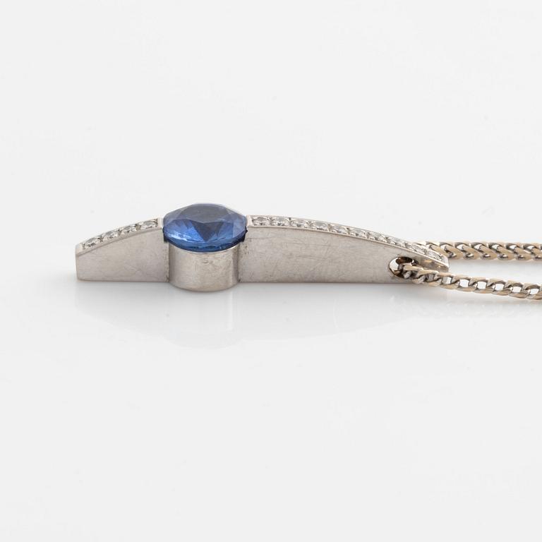 Atelier Ajour necklace in 18K white gold with sapphire and brilliant-cut diamonds.