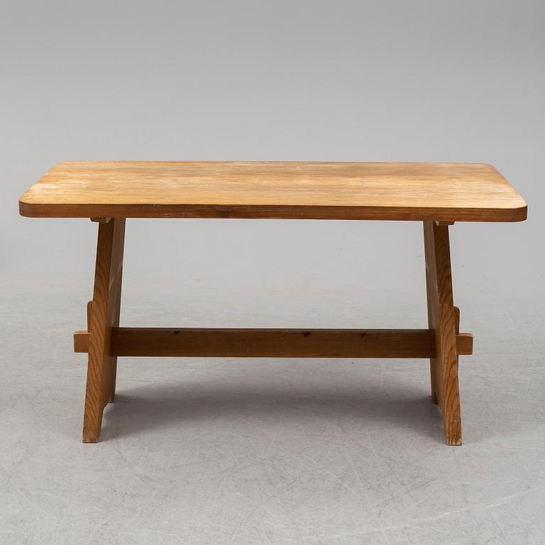 SPORTSTUGEMÖBEL, a pine dinner table and four chairs (3+1), one by Göran Malmvall, Svensk Fur, Sweden mid 20th century.