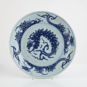 A blue and white porcelain dish, China, Ming dynasty (1368-1644).
