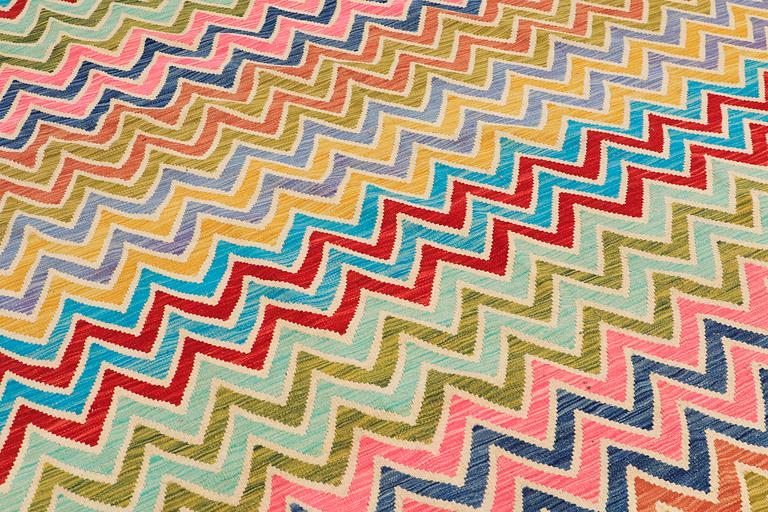 CARPET, Kilim, ca 347 x 260 cm.