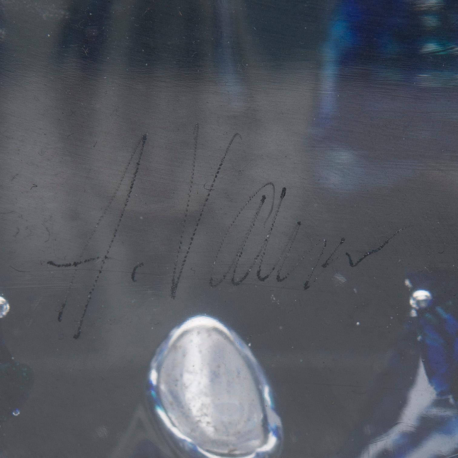 TAIDELASIESINE. Otydlig signatur. 1900-talets andra hälft.