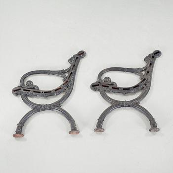 GAVLAR TILL TRÄDGÅRDSSOFFA, ett par, Näfveqvarns bruk, 1900-tal.