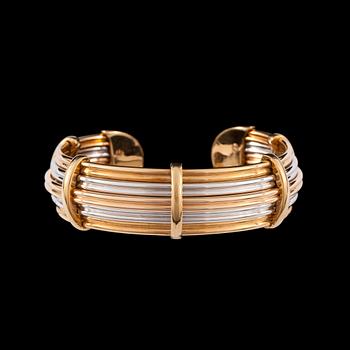 30. A open model tri-color gold bracelet.