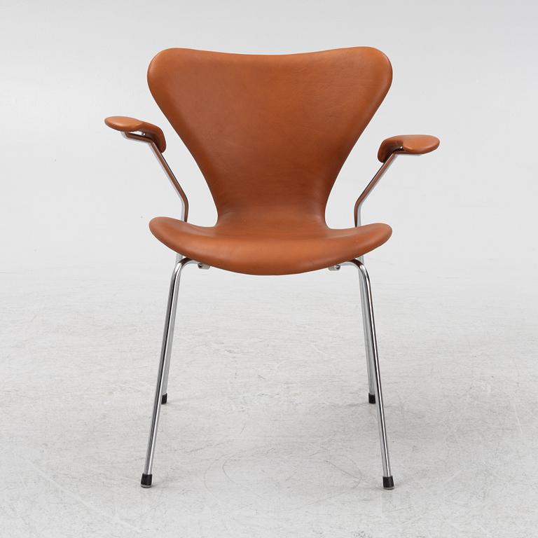 An Arne Jacobsen, "Series 7' armchair, Fritz Hansen, Denmark, 1988.