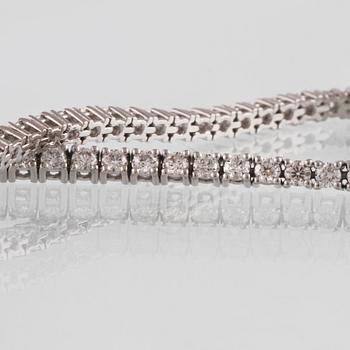 ARMBAND, 18K vitguld med briljantslipade diamanter ca 3.10 ct. Vikt 9,4 gram.