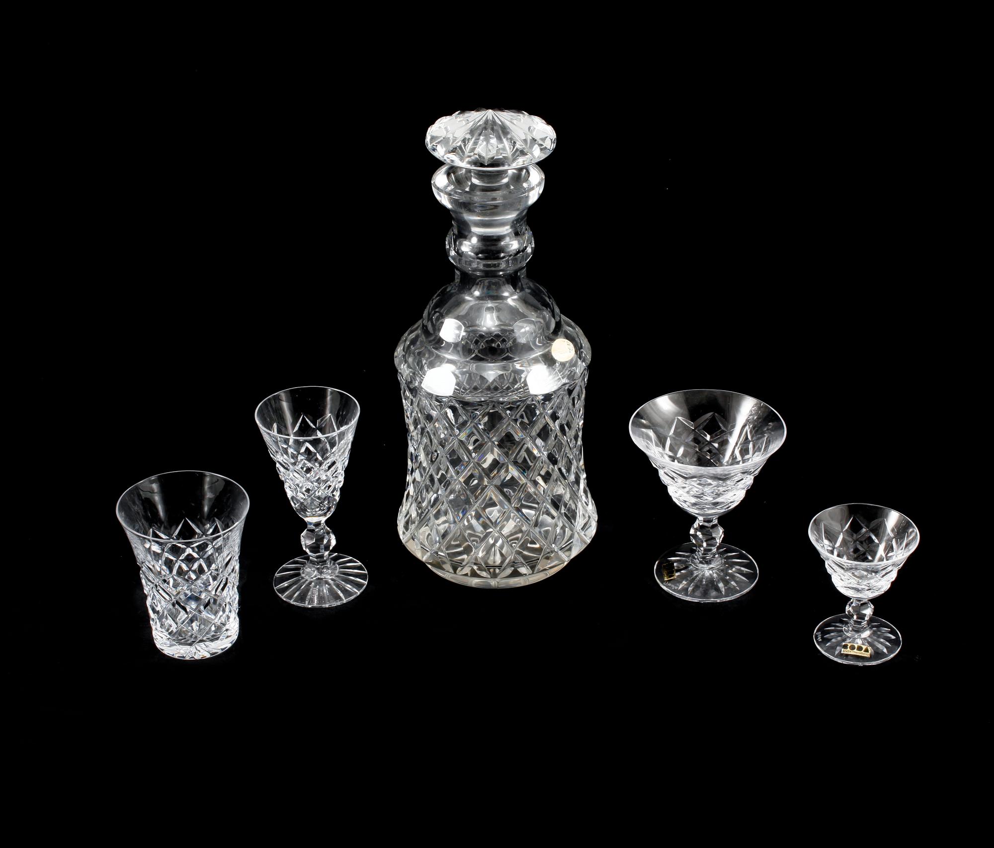 GLASSERVIS, 33 delar, delvis "Rut", mestadels Boda, 1900-talets andra hälft.