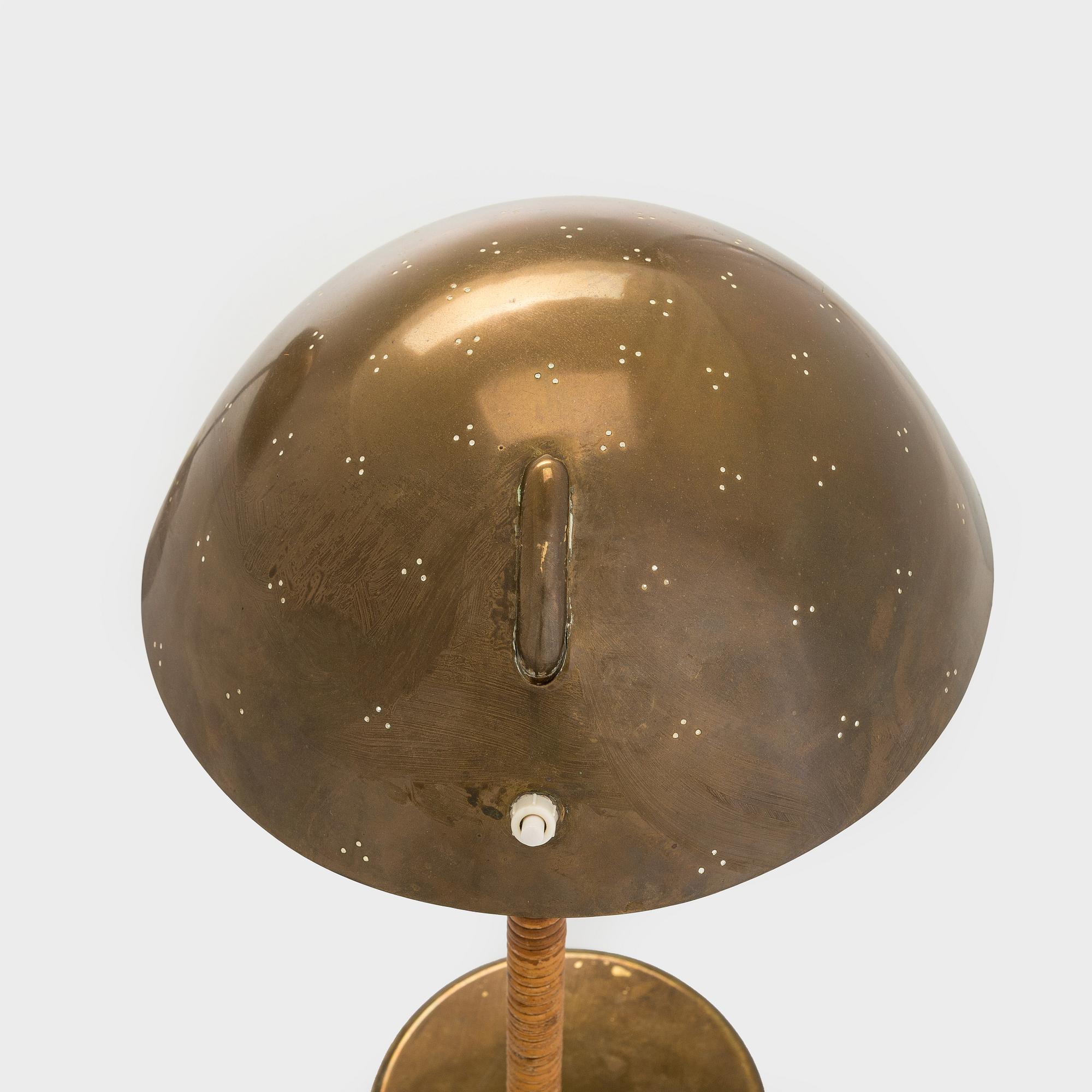 Paavo Tynell, pöytävalaisinpari, malli 9209, Taito 1900-luvun puoliväli.