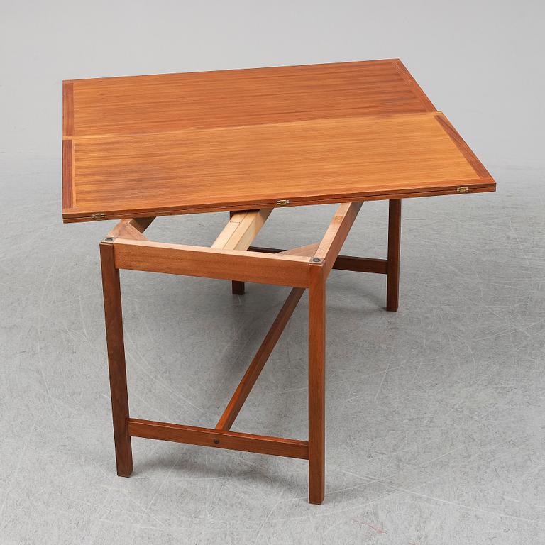 A second half of the 20th century dining table by Karl Erik Ekselius for JOC, Vetlanda.